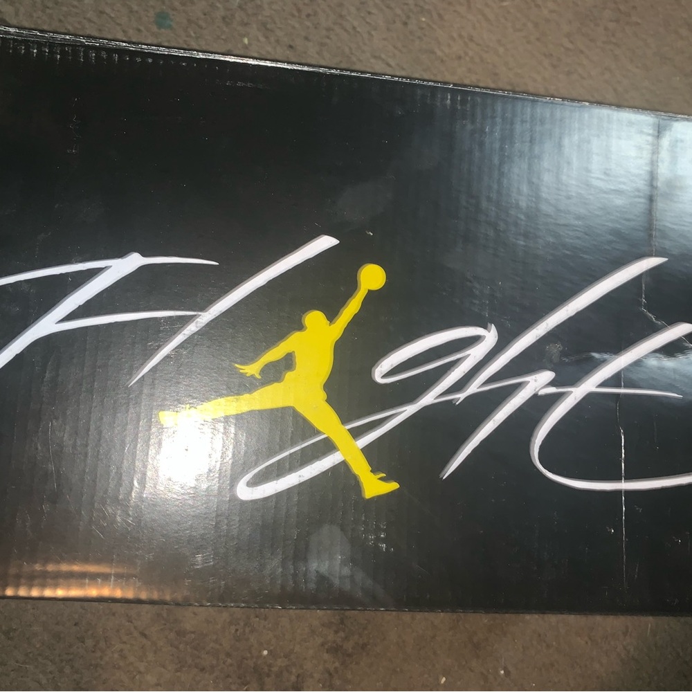 Air Jordan 4 Retro "Thunder" Black and Yellow sneakers